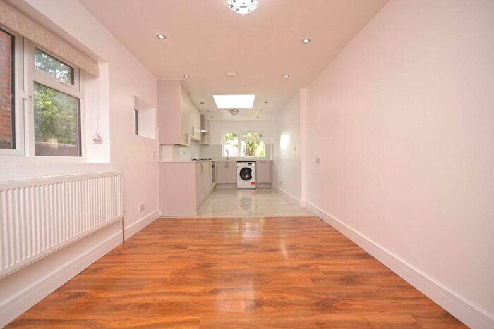 4 Bedroom Terraced House To Rent In Grange Avenue, Reading, RG6