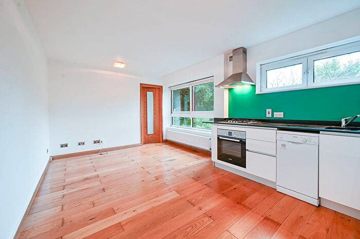 1 Bedroom Flat For Sale In Cleveland Road, Ealing, London, W13