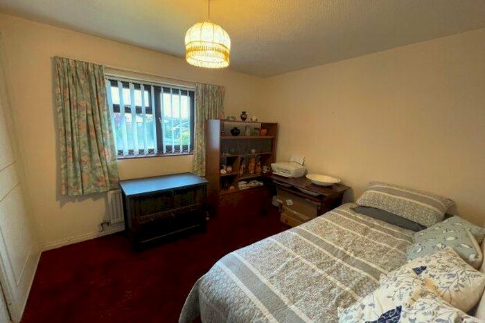 3 Bedroom Bungalow To Rent In Woodlands Park, Rhydaman, SA18