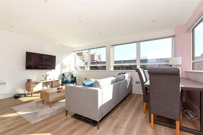 1 Bedroom Flat For Sale In Wood Street, East Grinstead, West Sussex, RH19