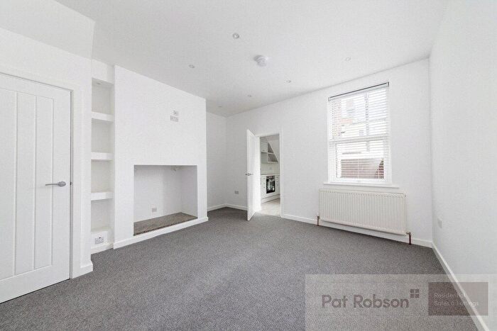 2 Bedroom Apartment To Rent In Second Avenue, Heaton, Newcastle Upon Tyne, NE6