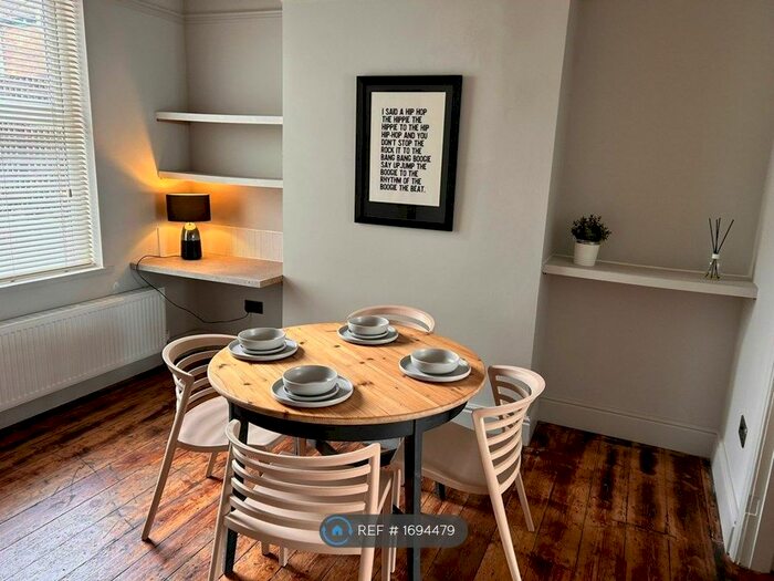 2 Bedroom Terraced House To Rent In Thoresby Street, Hull, HU5