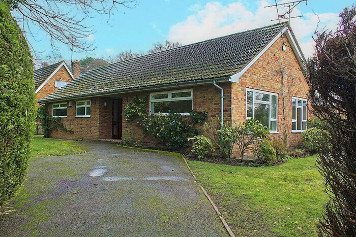 3 Bedroom Bungalow To Rent In Crescent Lane, Ash Vale, Aldershot GU12