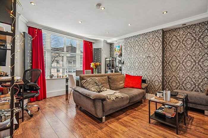 1 Bedroom Flat To Rent In Fairfield Drive, The Tonsleys, SW18