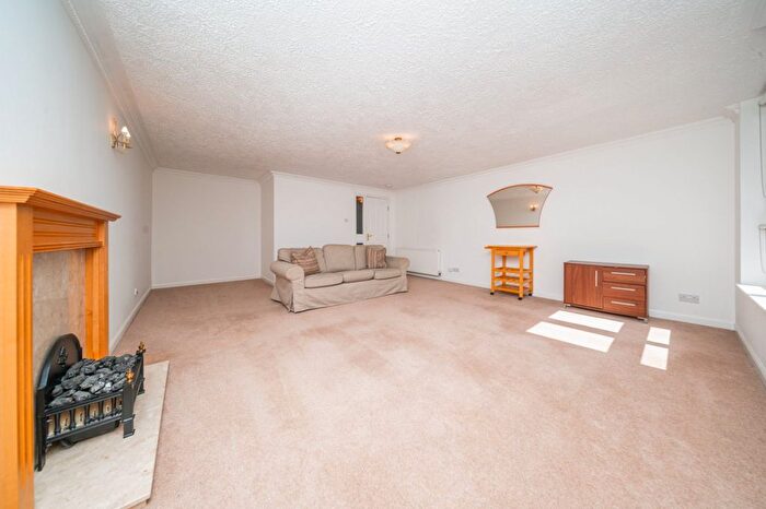 2 Bedroom Flat For Sale In / Fettes Row, New Town, Edinburgh, EH3