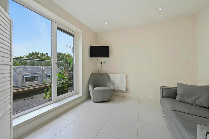 1 Bedroom Flat To Rent In Chiswick High Road, Chiswick, W4