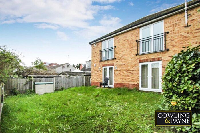 2 Bedroom Apartment To Rent In The Approach, SS6