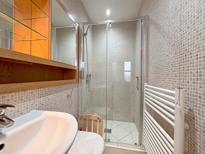 2 Bedroom Flat For Sale In Valley Drive, Harrogate, HG2