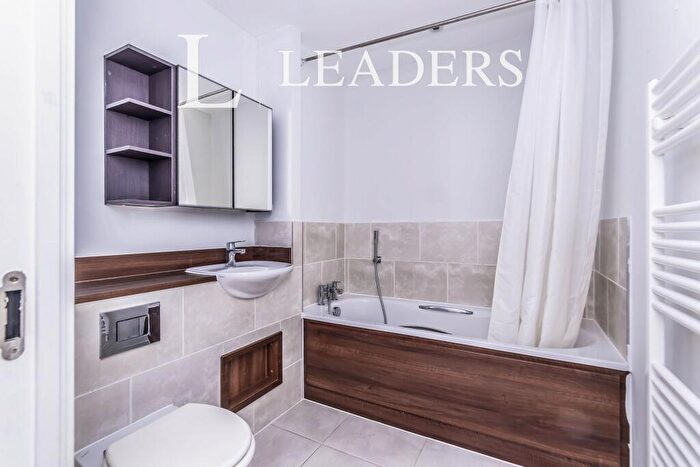 2 Bedroom Apartment To Rent In Royal Court, CR0