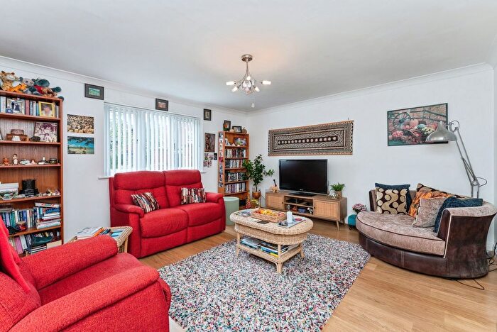 2 Bedroom Flat For Sale In Chesterton Court, Chester, Cheshire, CH2