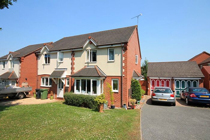 3 Bedroom Semi Detached House To Rent In Shaftsbury Green, WR4