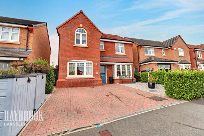 4 Bedroom Detached House For Sale In Longwall Close, Mapplewell, S75