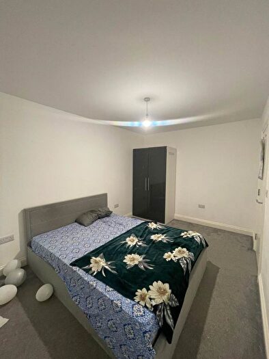 5 Bedroom Semi-Detached House To Rent In Cherry Walk, Rainham, RM13