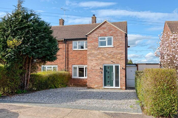 3 Bedroom Semi Detached House For Sale In Milestone Road, Hitchin, SG5