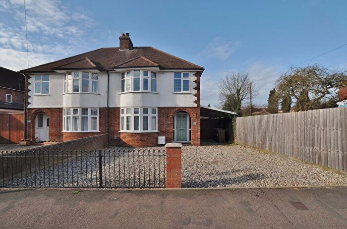 3 Bedroom Semi-Detached House For Sale In Cambridge Road, Hitchin, SG4