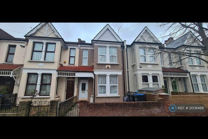 4 Bedroom Terraced House To Rent In York Road, London, N11