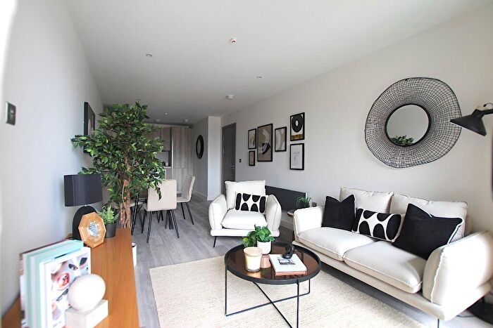 1 Bedroom Apartment To Rent In High Street, Waltham Cross, Hertfordshire, EN8