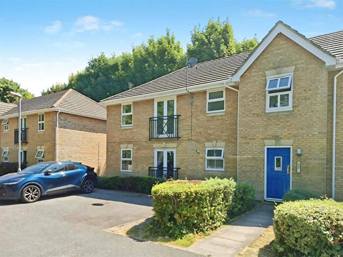 2 Bedroom Flat For Sale In Harriet Drive, Rochester, ME1