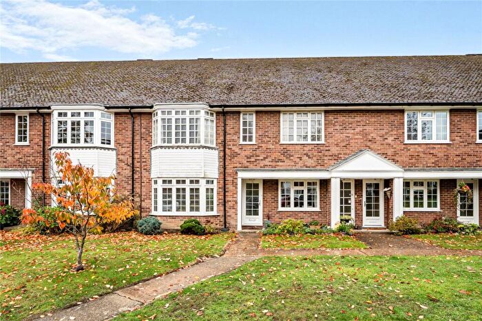 2 Bedroom Maisonette For Sale In Cranbrook Court, Fleet, Hampshire, GU51