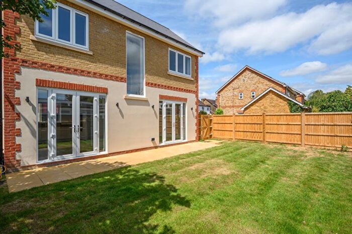 3 Bedroom Detached House For Sale In Primrose Road, Hersham, KT12