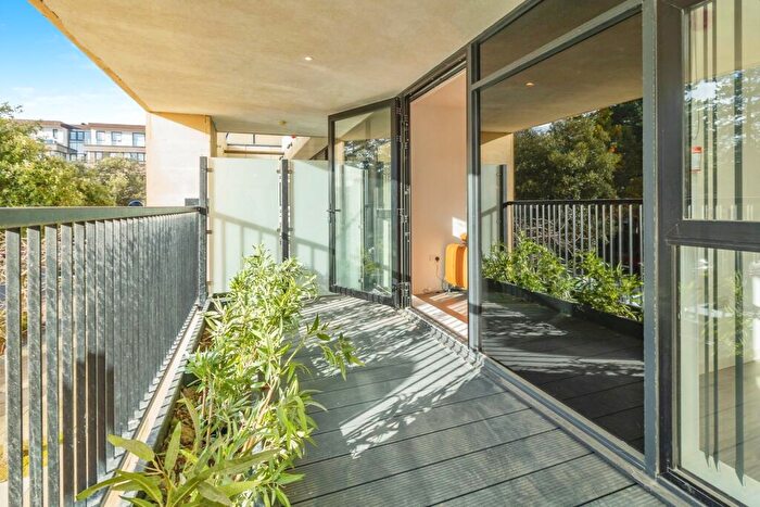 1 Bedroom Flat For Sale In Midsummer Boulevard, Milton Keynes, Buckinghamshire, MK9