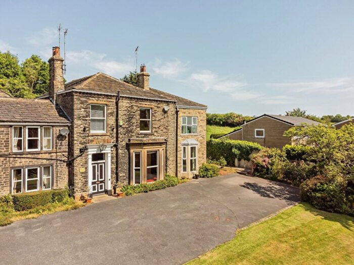 5 Bedroom Semi Detached House To Rent In Lark Hill, Cleckheaton, West Yorkshire, BD19