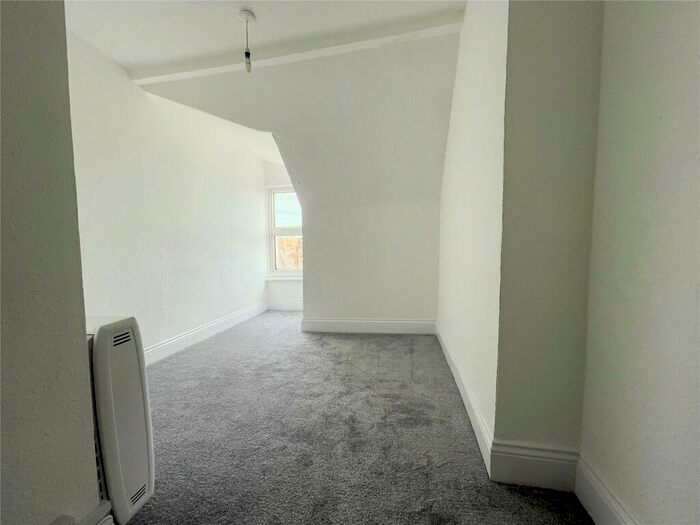 2 Bedroom Apartment For Sale In West Hill Road, Bournemouth, BH2