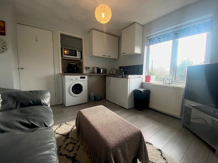 1 Bedroom Flat To Rent In Frognal Lane, Teynham, Sittingbourne, ME9