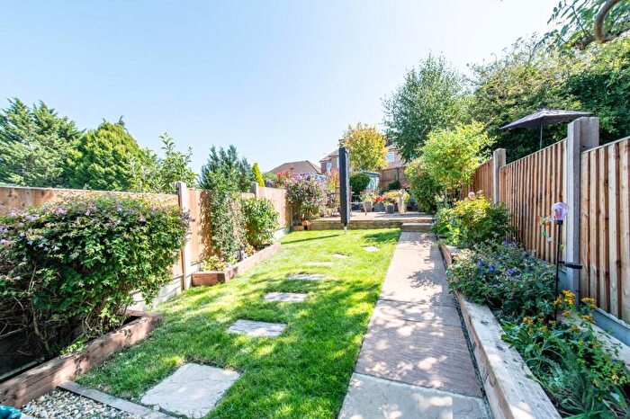 2 Bedroom Maisonette For Sale In Vale Drive, Davis Estate, Chatham, ME5