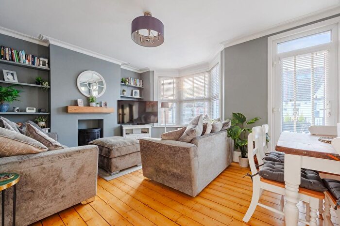 2 Bedroom Maisonette For Sale In Alexandra Road, Leigh-On-Sea, SS9