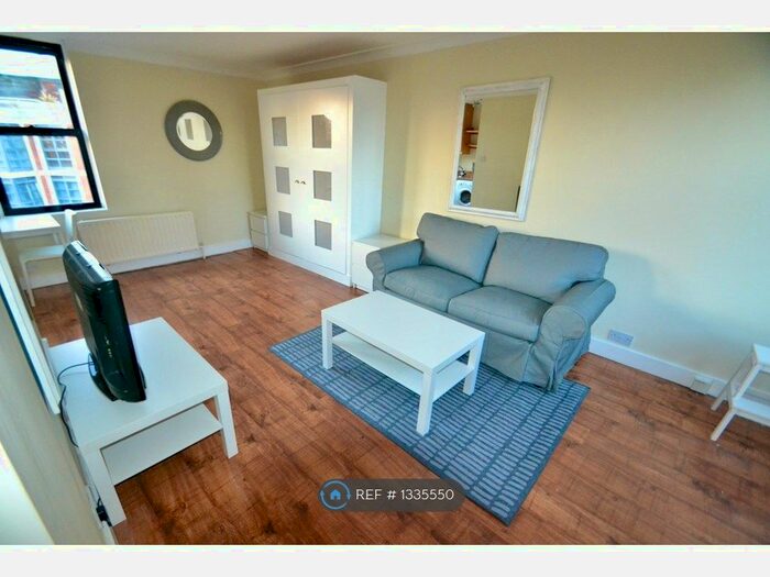 Studio To Rent In Longleat House, London, SW1V