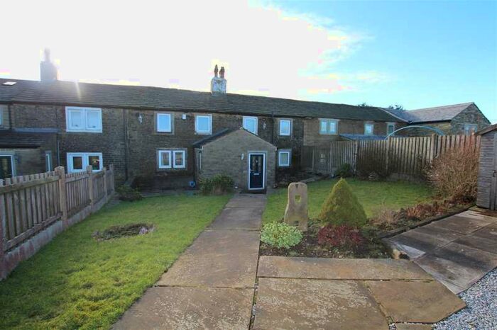 4 Bedroom Cottage To Rent In Old Guy Road, Queensbury, Bradford, BD13