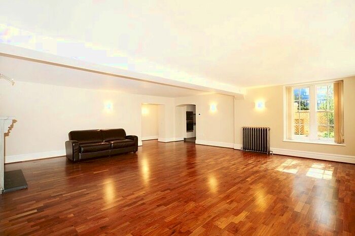 3 Bedroom Flat To Rent In Prince Of Wales Road, Kentish Town, NW5