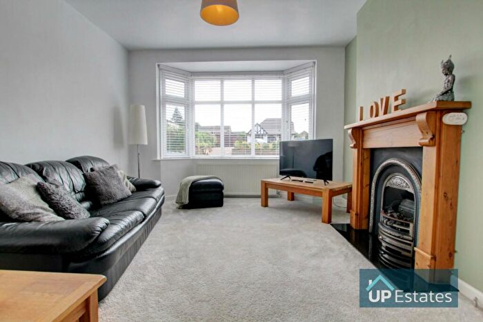 3 Bedroom End Of Terrace House For Sale In Binley Road, Binley, Coventry, CV3