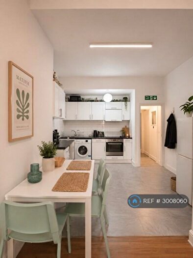 5 Bedroom Flat To Rent In St John Street, London, EC1V