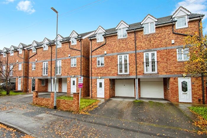 4 Bedroom House To Rent In Birch Avenue, Leeds, LS15