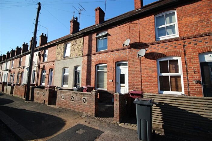 2 Bedroom Terraced House To Rent In York Road, Reading, RG1