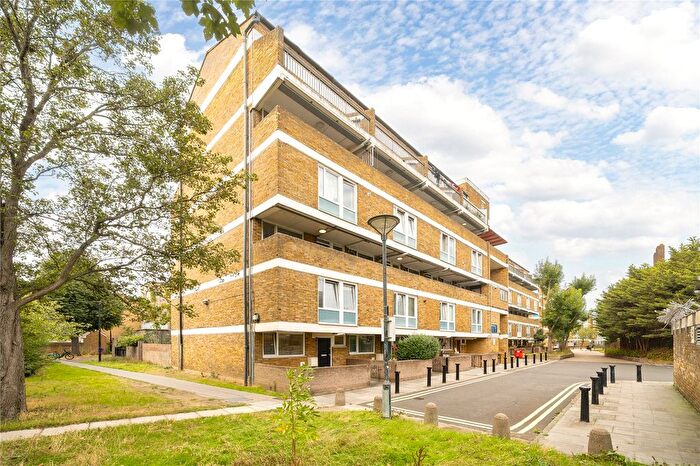 4 Bedroom Maisonette For Sale In Hitchin Square, Bow, London, E3