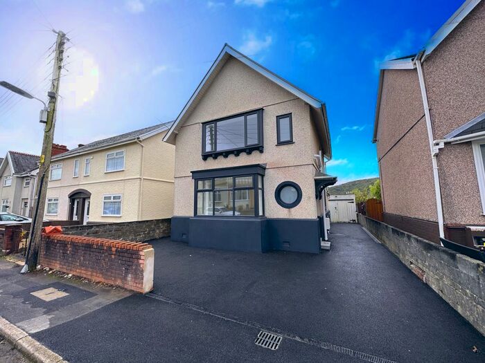 3 Bedroom Property To Rent In Faraday Road, Clydach, Swansea, SA6