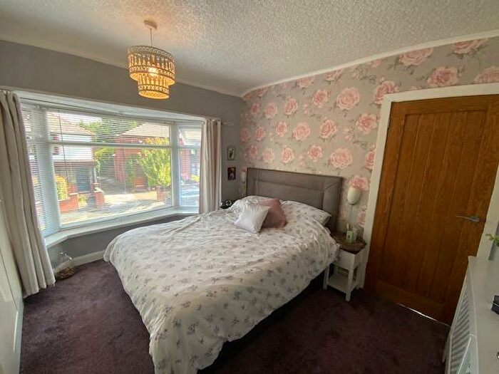 3 Bedroom Semi-Detached House For Sale In Waverley Crescent, Droylsden, Manchester, M43