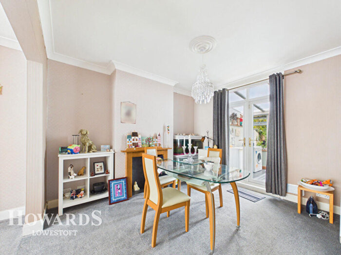 3 Bedroom Semi-Detached House For Sale In Laurel Road, Lowestoft, NR33
