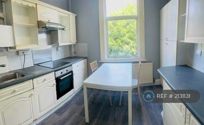 3 Bedroom Flat To Rent In West Hendon Broadway, London, NW9