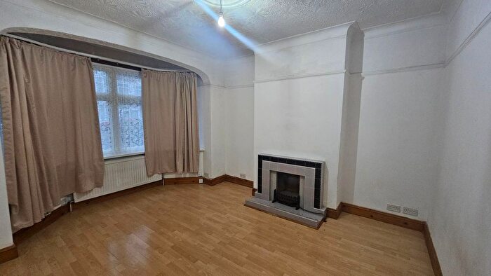 4 Bedroom Semi Detached House To Rent In Church Road, Ilford, IG2