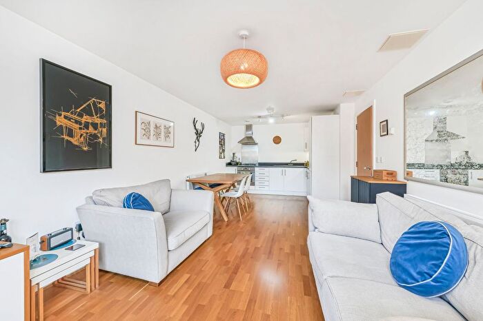 2 Bedroom Flat For Sale In St. Georges Grove, London, SW17