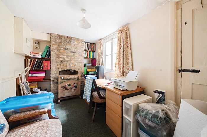 3 Bedroom Terraced House For Sale In Trigon Road, London, SW8