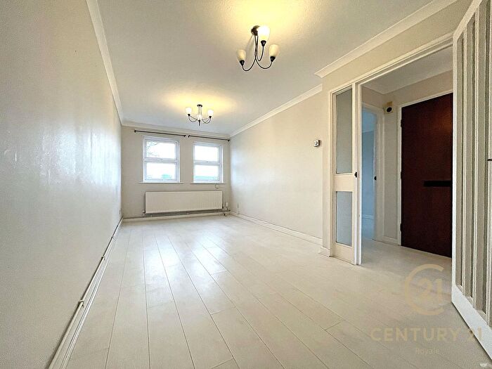 1 Bedroom Flat For Sale In Balmoral Road, Worcester Park, KT4