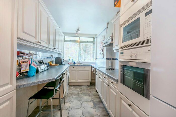 1 Bedroom Flat To Rent In Grove End Road, St John's Wood, London, NW8