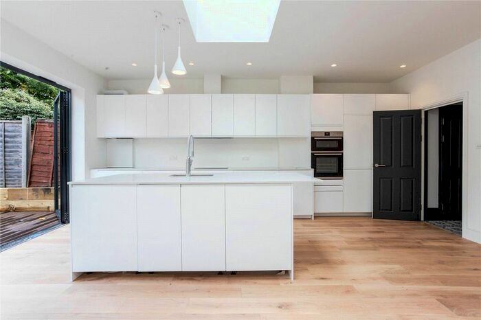 4 Bedroom Terraced House To Rent In Warwick Road, London, N11