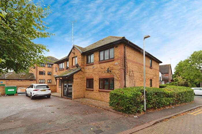2 Bedroom Flat For Sale In Wharf Road, Grays, Essex, RM17