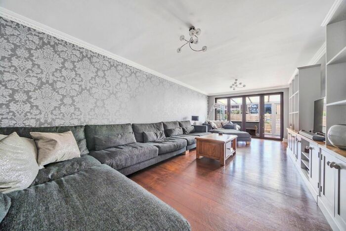 3 Bedroom Detached Bungalow For Sale In Annie Road, Snodland, ME6